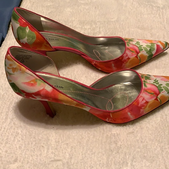 Heels - Picture 2 of 5